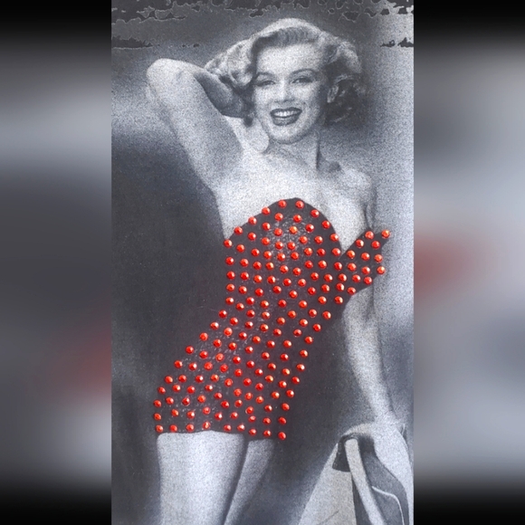 Marilyn Munroe Vintage T- shirt Tee Short Sleeves Black & Red Rhinstones Retro - Picture 2 of 8